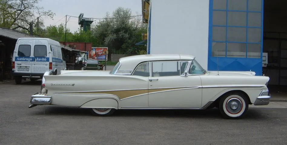 Ford Fairlane veterán autó javítás előtt (Ilyen volt)